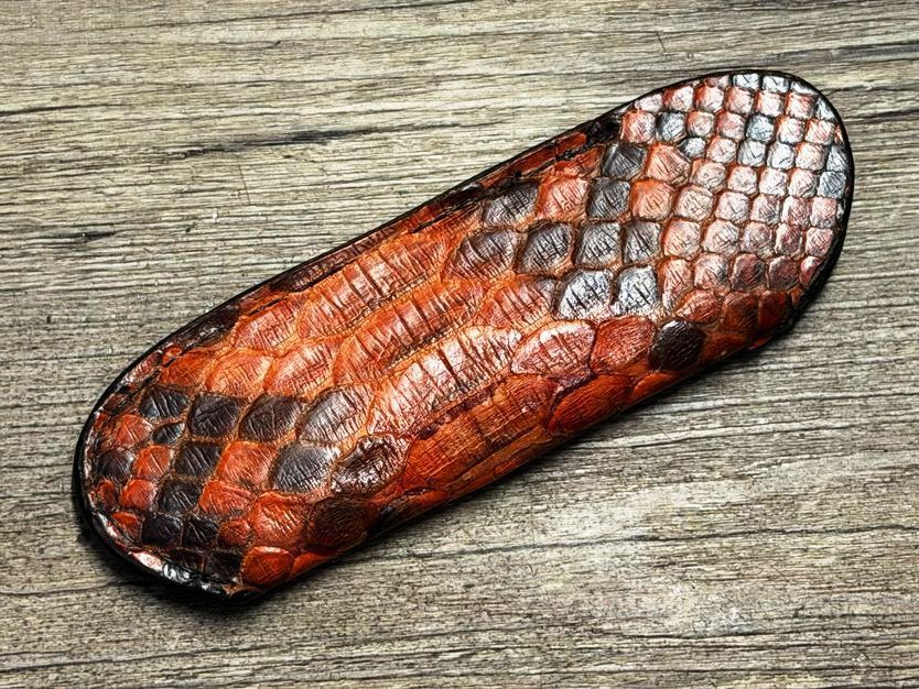 Edles und sehr weiches Steck-Etui aus Schlangenleder (Echtleder), einzigartige Zeichnung für Laguiole Taschenmesser bis 12 cm