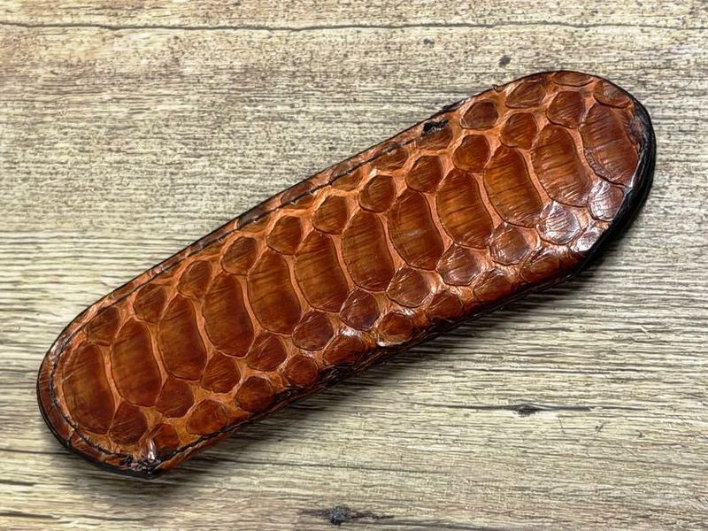 Edles und sehr weiches Steck-Etui aus Schlangenleder (Echtleder), große Rückenschuppen, für Laguiole Taschenmesser bis 12 cm und alle hier eingestellten Taschenmesser bis 12 cm Grifflänge, Edles und sehr weiches Steck-Etui aus Schlangenleder (Echtleder), große Rückenschuppen, für Laguiole Taschenmesser bis 12 cm und alle hier eingestellten Taschenmesser bis 12 cm Grifflänge,