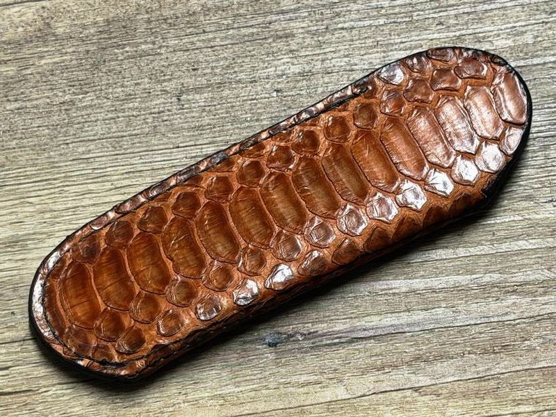 Edles und sehr weiches Steck-Etui aus Schlangenleder (Echtleder), große Rückenschuppen, für Laguiole Taschenmesser bis 12 cm und alle hier eingestellten Taschenmesser bis 12 cm Grifflänge, Edles und sehr weiches Steck-Etui aus Schlangenleder (Echtleder), große Rückenschuppen, für Laguiole Taschenmesser bis 12 cm und alle hier eingestellten Taschenmesser bis 12 cm Grifflänge,