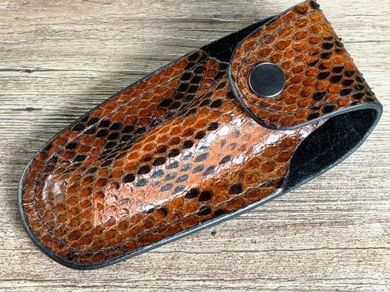 Exklusives Gürtellederholster mit Schlangenleder für Laguiole Taschenmesser bis 12 cm mit und ohne Doppelplatine