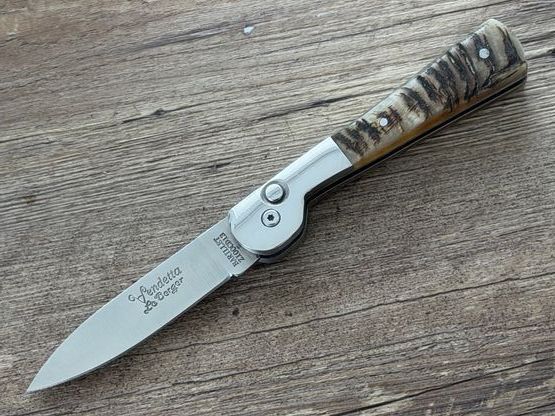 Vendetta Prestige, Automatikmesser, Griff  Widderhorn, Gürtelholster, Coutellerie du Bastion Le Berger, Messer Nr. 1