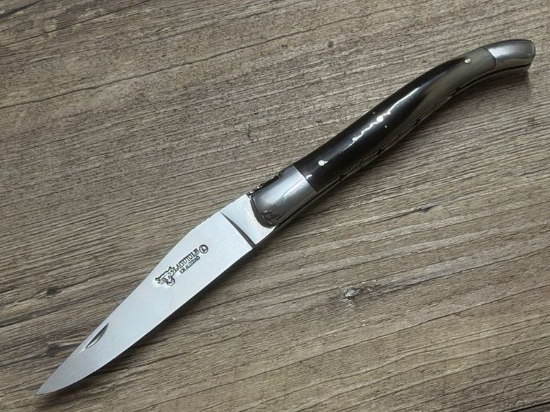 Laguiole en Aubrac 12 cm, geschmiedete Biene, Doppelplatine, Griff geflammte Hornspitze, Messer Nr. 2 Laguiole en Aubrac 12 cm, geschmiedete Biene, Doppelplatine, Griff geflammte Hornspitze, Messer Nr. 2