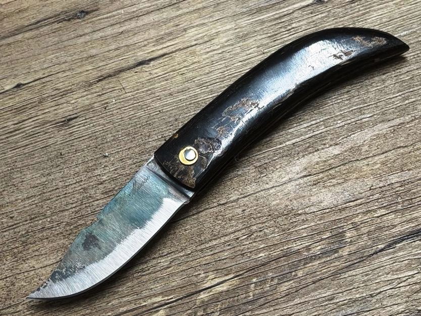 Cornicciolu , korsisches Hirtenmesser,  Griff Widderhorn, roh belassene Karbonklinge, Alexandre Musso, Messer Nr. 13