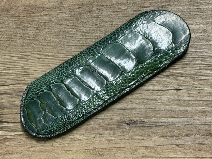 Edles Steck-Etui aus Straußenleder (Echtleder), Farbe Malachit-Grün, große Beinschuppen, für Laguiole Taschenmesser bis 12 cm und alle hier eingestellten Taschenmesser bis 12 cm Grifflänge,