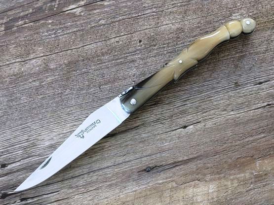 Laguiole en Aubrac, der Taubenflügel, historisches Laguiole Taschenmesser 12 cm, voller Griff, geflammte Hornspitze, Hochglanz, Messer Nr. 2 Laguiole en Aubrac, der Taubenflügel, historisches Laguiole Taschenmesser 12 cm, voller Griff, geflammte Hornspitze, Hochglanz, Messer Nr. 2