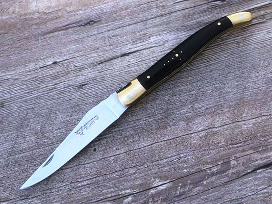Schönes Einzelstück, Laguiole en Aubrac 12 cm, geschmiedete Biene, Messing-Mitres und Messing- Doppelplatine, Griff Ebenholz, Klinge Hochglanz Schönes Einzelstück, Laguiole en Aubrac 12 cm, geschmiedete Biene, Messing-Mitres und Messing- Doppelplatine, Griff Ebenholz, Klinge Hochglanz