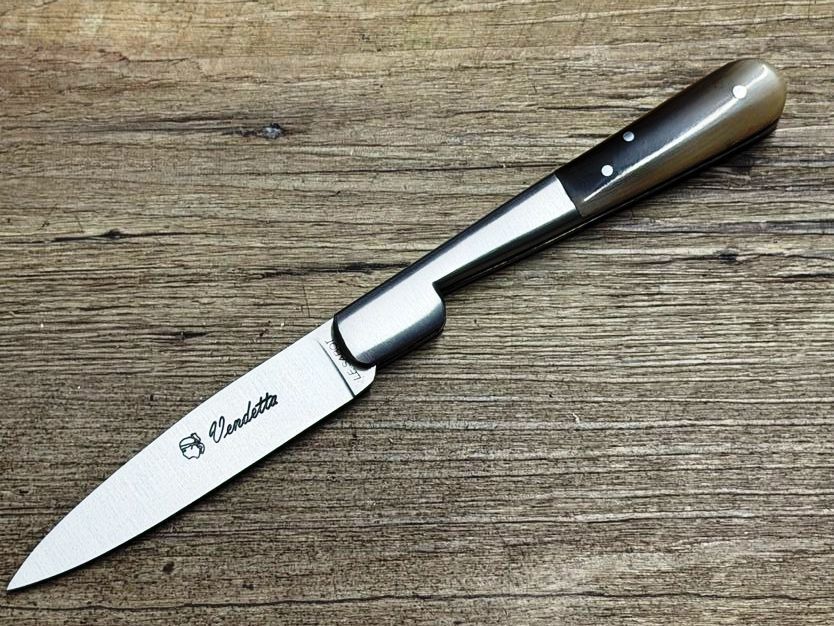 Vendetta, Griff geflammte Hornspitze mit Ressortverzierung, Schmiede Au Sabot Vendetta, Griff geflammte Hornspitze mit Ressortverzierung, Schmiede Au Sabot