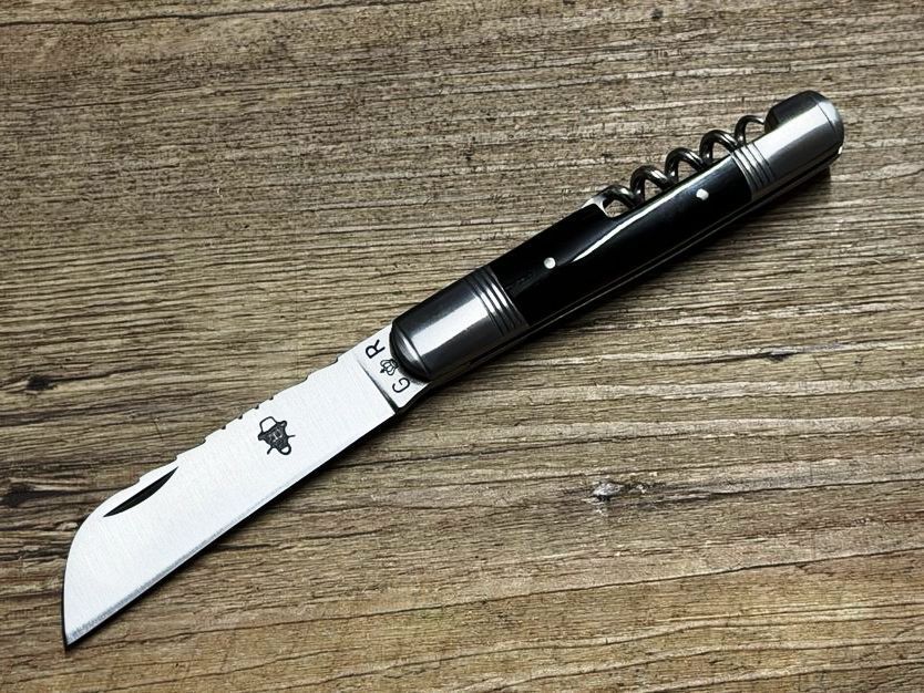 Das Tonneau Petit mit Korkenzieher reich verziert, französisches Taschenmesser mit Etui, Griff Büffelhornspitze, Schmiede Thiers Issard Das Tonneau Petit mit Korkenzieher reich verziert, französisches Taschenmesser mit Etui, Griff Büffelhornspitze, Schmiede Thiers Issard