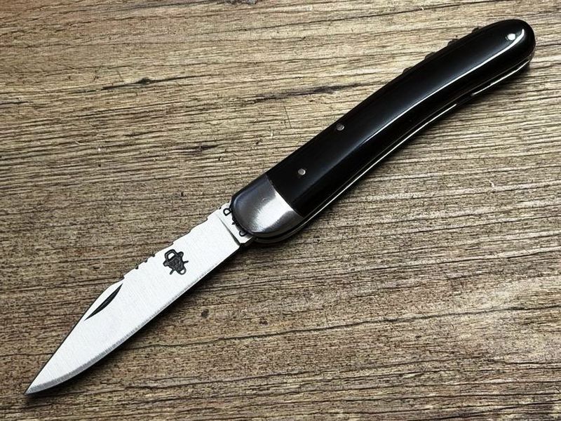 Das Alsacien oder Le Massu, reich verziert, französisches Taschenmesser, Griff Büffelhornspitze, Korkenzieher, Schmiede Thiers Issard Das Alsacien oder Le Massu, reich verziert, französisches Taschenmesser, Griff Büffelhornspitze, Korkenzieher, Schmiede Thiers Issard
