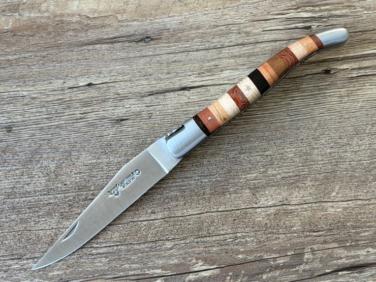 Laguiole en Aubrac 12 cm, Modell Woodstock, geschmiedete Biene, Doppelplatine, Griff Intarsie Laguiole en Aubrac 12 cm, Modell Woodstock, geschmiedete Biene, Doppelplatine, Griff Intarsie