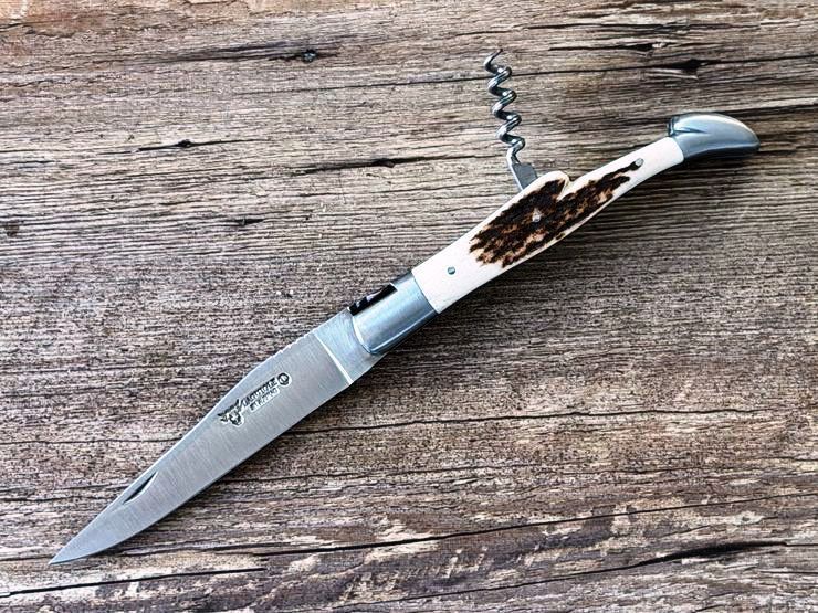 Laguiole en Aubrac 12 cm, Doppelplatine Korkenzieher, geschmiedete Biene, Griff Hirschhorn aus der Auvergne Messer Nr. 1 Laguiole en Aubrac 12 cm, Doppelplatine Korkenzieher, geschmiedete Biene, Griff Hirschhorn aus der Auvergne Messer Nr. 1