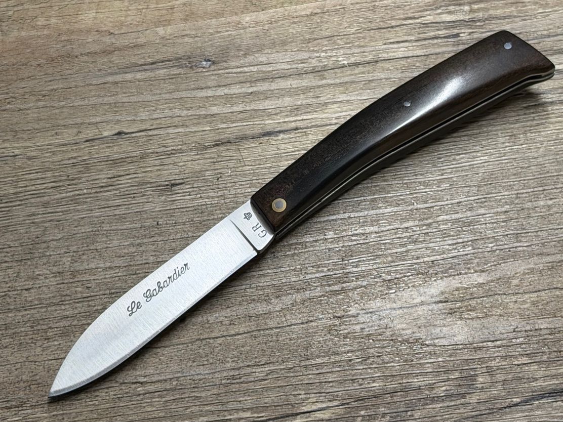 Das Gabardier, französisches Taschenmesser, das Messer der Schmuggler auf den Flüssen Frankreichs, Griff Ebenholz, Schmiede Thiers Issard Das Gabardier, französisches Taschenmesser, das Messer der Schmuggler auf den Flüssen Frankreichs, Griff Ebenholz, Schmiede Thiers Issard