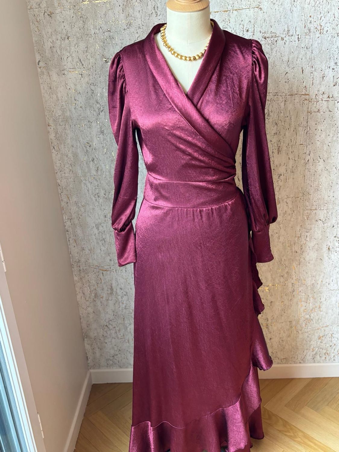 Robe satinée portefeuille