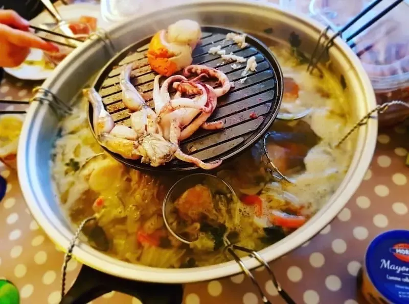 Fondue de poissons clé en main, les poissons sont pochés dans un bouillon réalisé maison ou snackés sur le grill