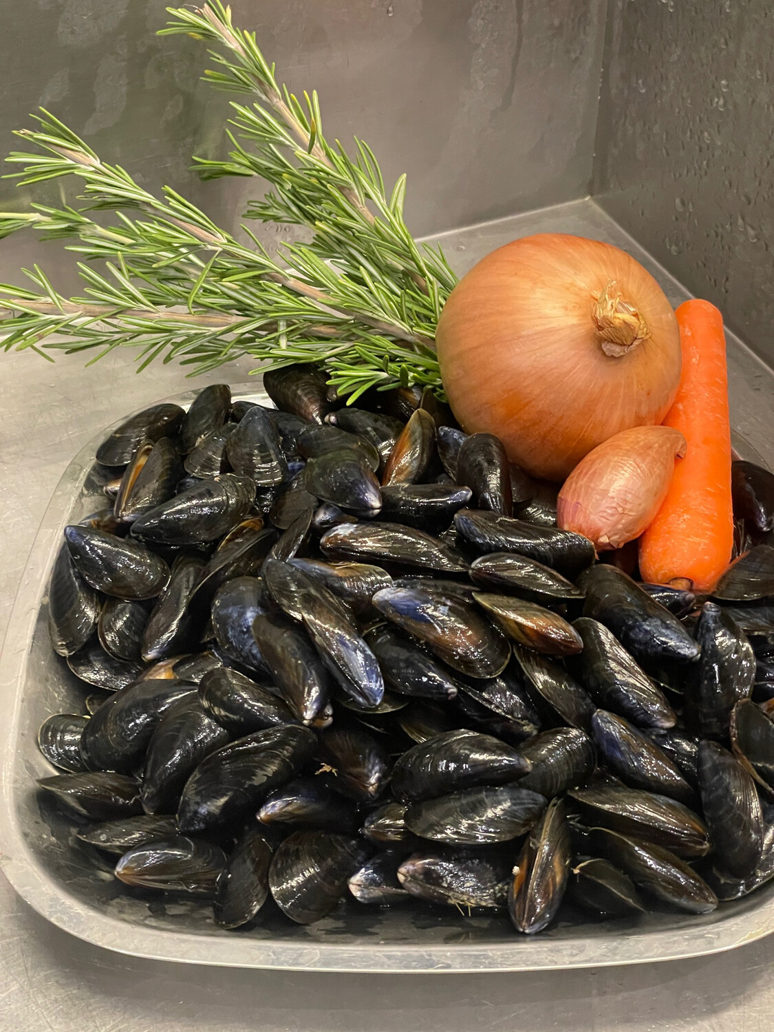 Moules de Bouchot AOP de la Baie du Mont-Saint-Michel, fraîches et prêtes à cuire