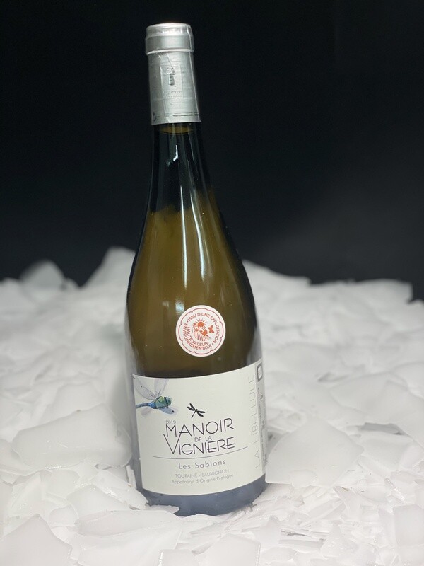 Vin blanc AOC Touraine, Sauvignon fruité et minéral, idéal avec poissons et coquillages 
