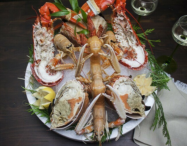Plateau de fruits de mer Le Dégustation avec homard, tourteau et langoustines 