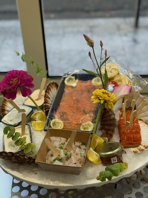Palette du Peintre, assortiment de poissons crus et fumés avec tarama