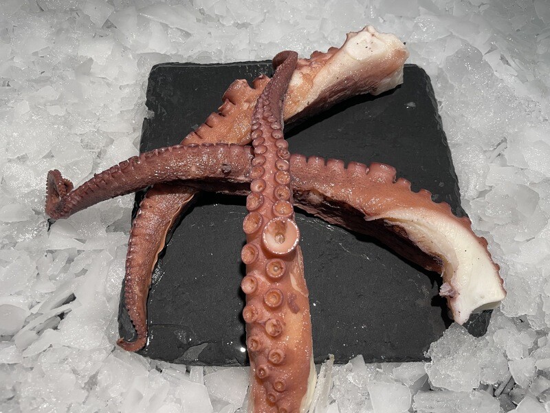 Poulpe cuit prêt à déguster, chair tendre et savoureuse