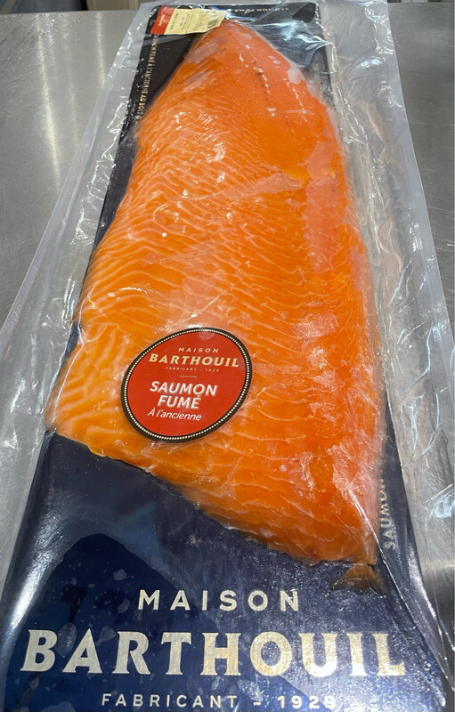 Saumon fumé Maison Barthouil, tranché fin et fumé traditionnellement à la ficelle 