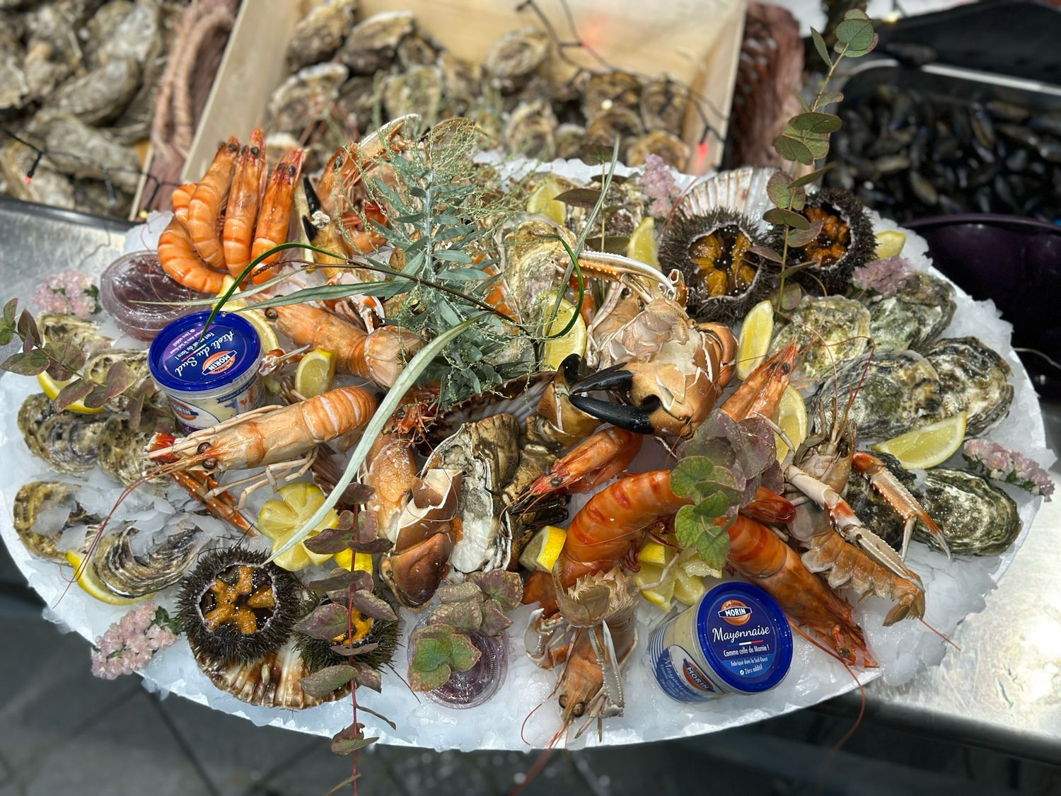 Plateau de fruits de mer L'impressionnisme avec huîtres, langoustines et oursins