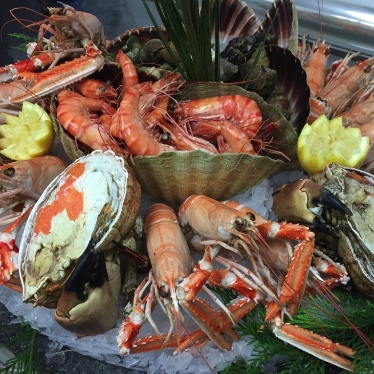 Plateau Le Van-Gogh, huîtres, bulots, palourdes et fruits de mer