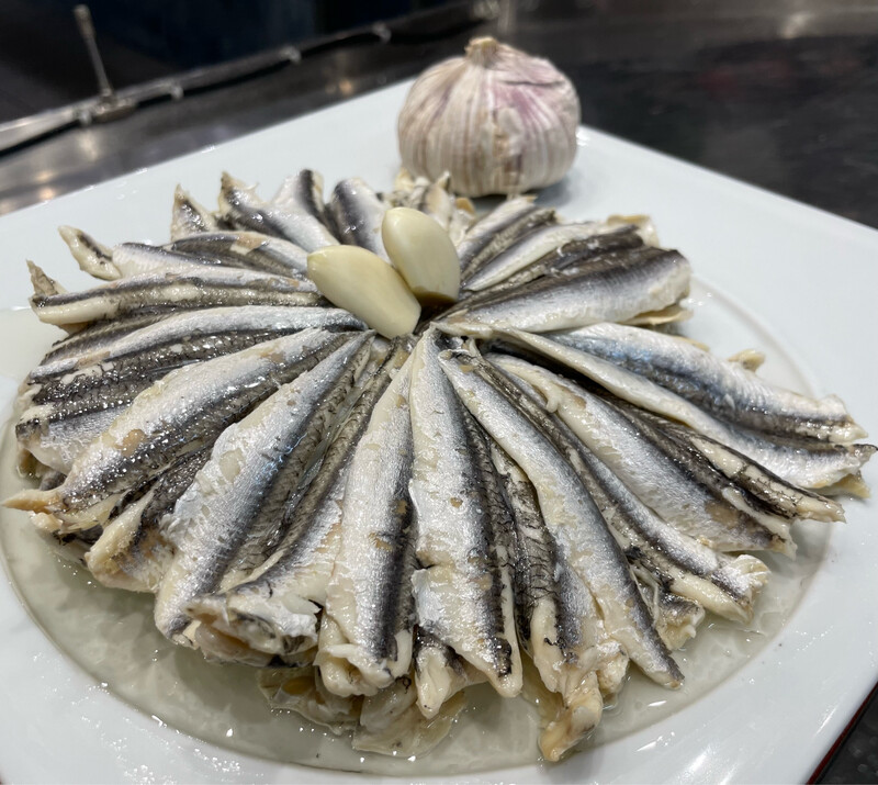 Anchois marinés à l'ail