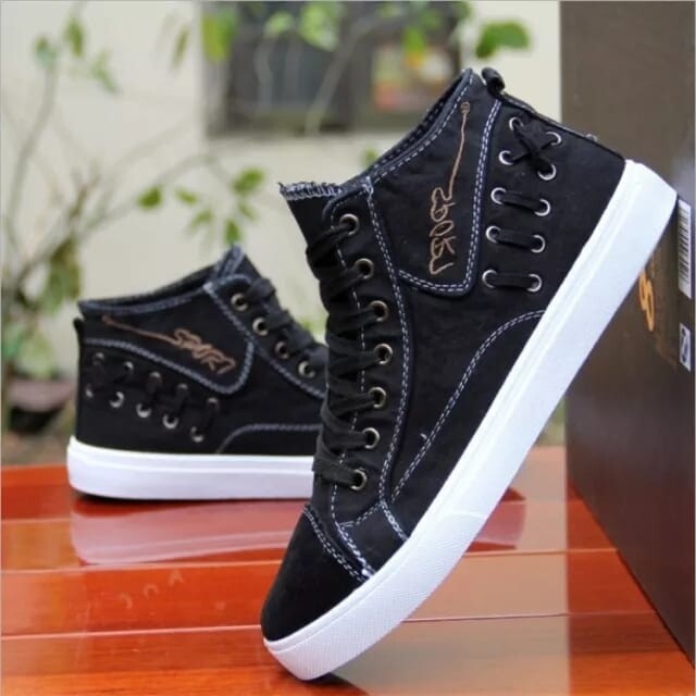 HighQuality Ankle lagged rubber shoes Price in Kenya