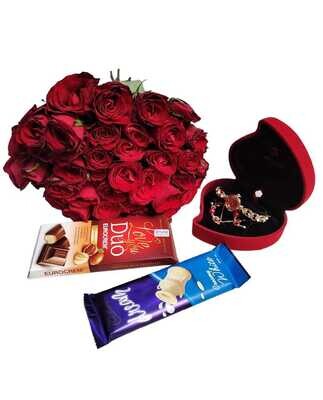 Beautiful gift with chocolate, ladies giftset & flowers