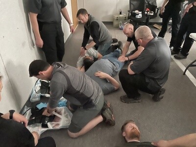 Advanced First Aid for Extreme Violence (Emergency First Care and Trauma Treatment for the Innocent Bystander)