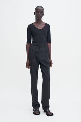 Scoop neck top black