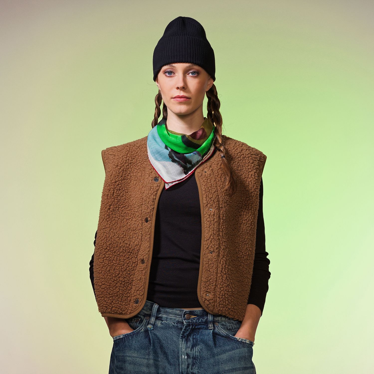 Nicki Wool TRACKS olive