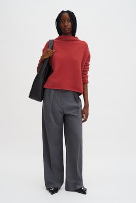 MIKA Yak Sweater Funnelneck red currant
