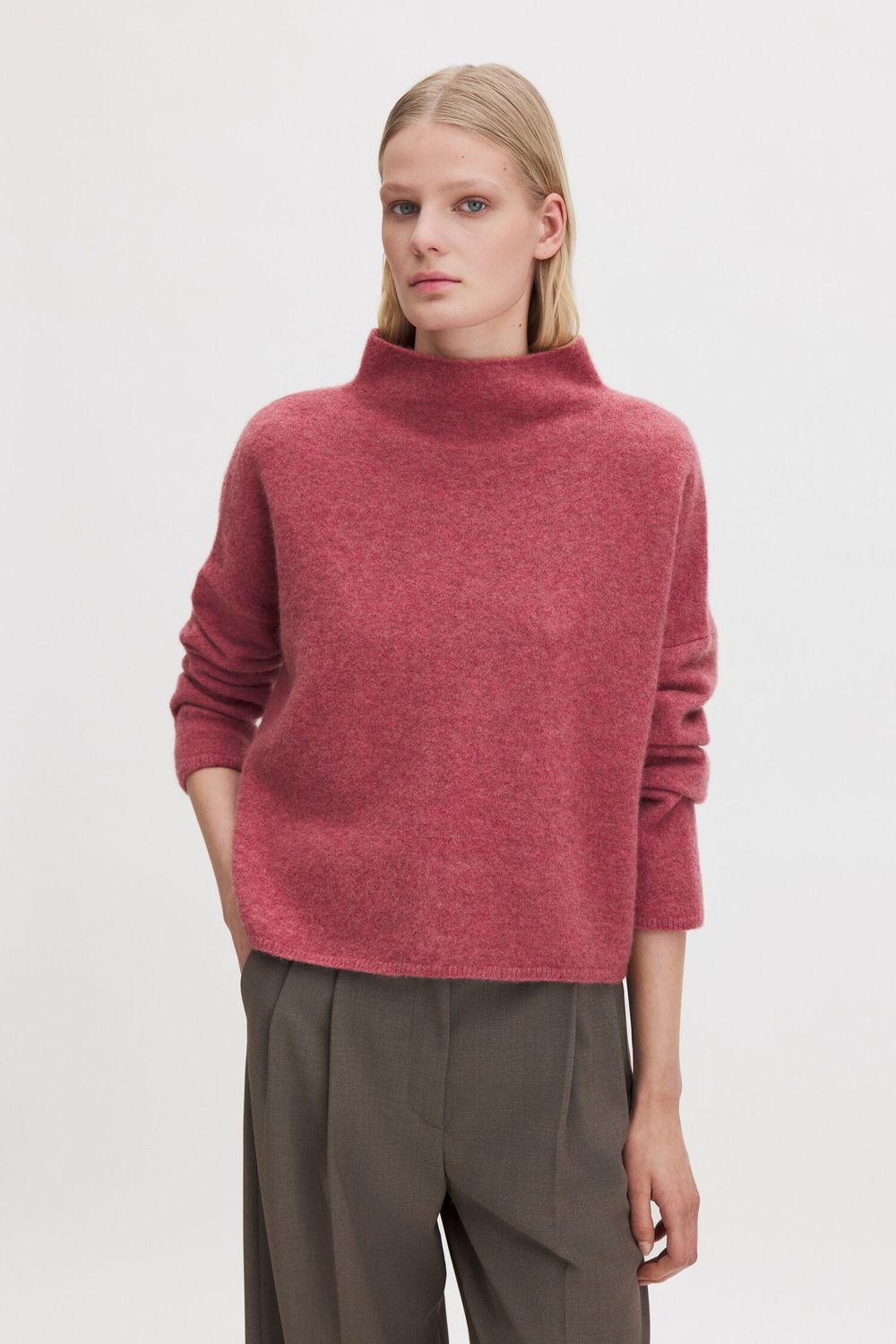 MIKA Yak Sweater Funnelneck soft rasberry