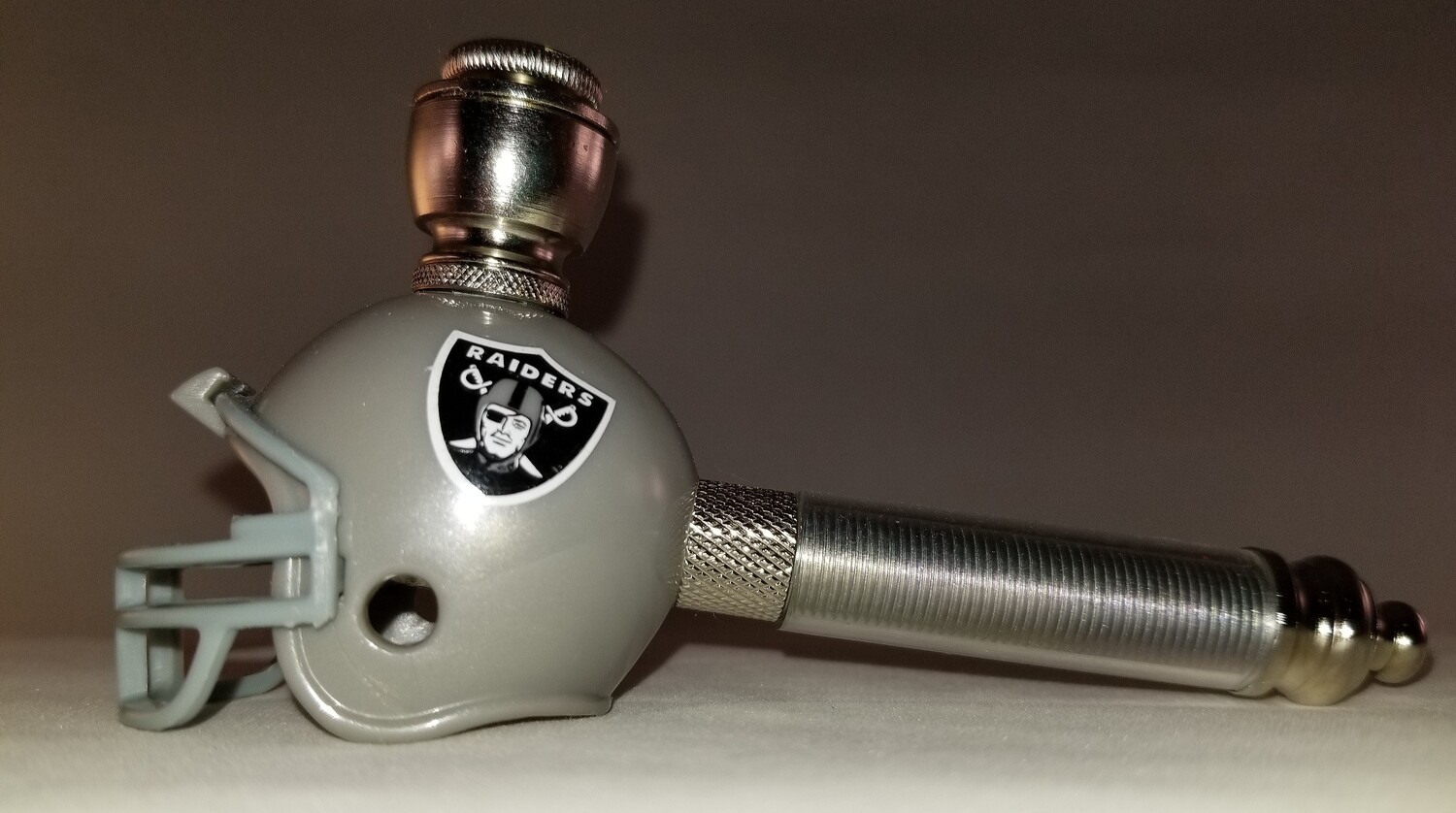 LAS VEGAS RAIDERS NFL FOOTBALL HELMET SMOKING PIPE Long Stem/Nickel/Clear