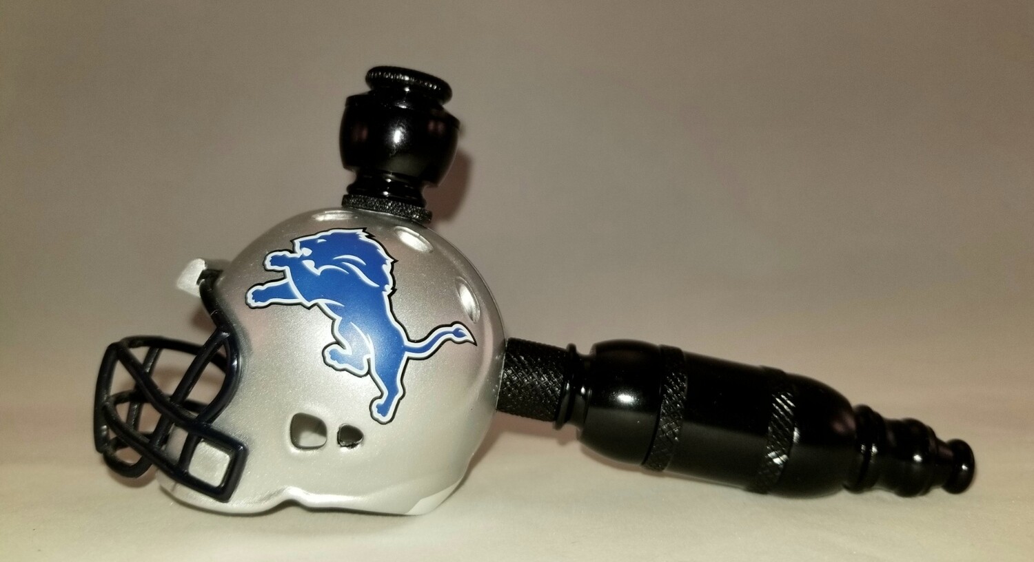 DETROIT LIONS "BAD ASS" NFL FOOTBALL HELMET SMOKING PIPE Straight/Black Anodized/Vintage