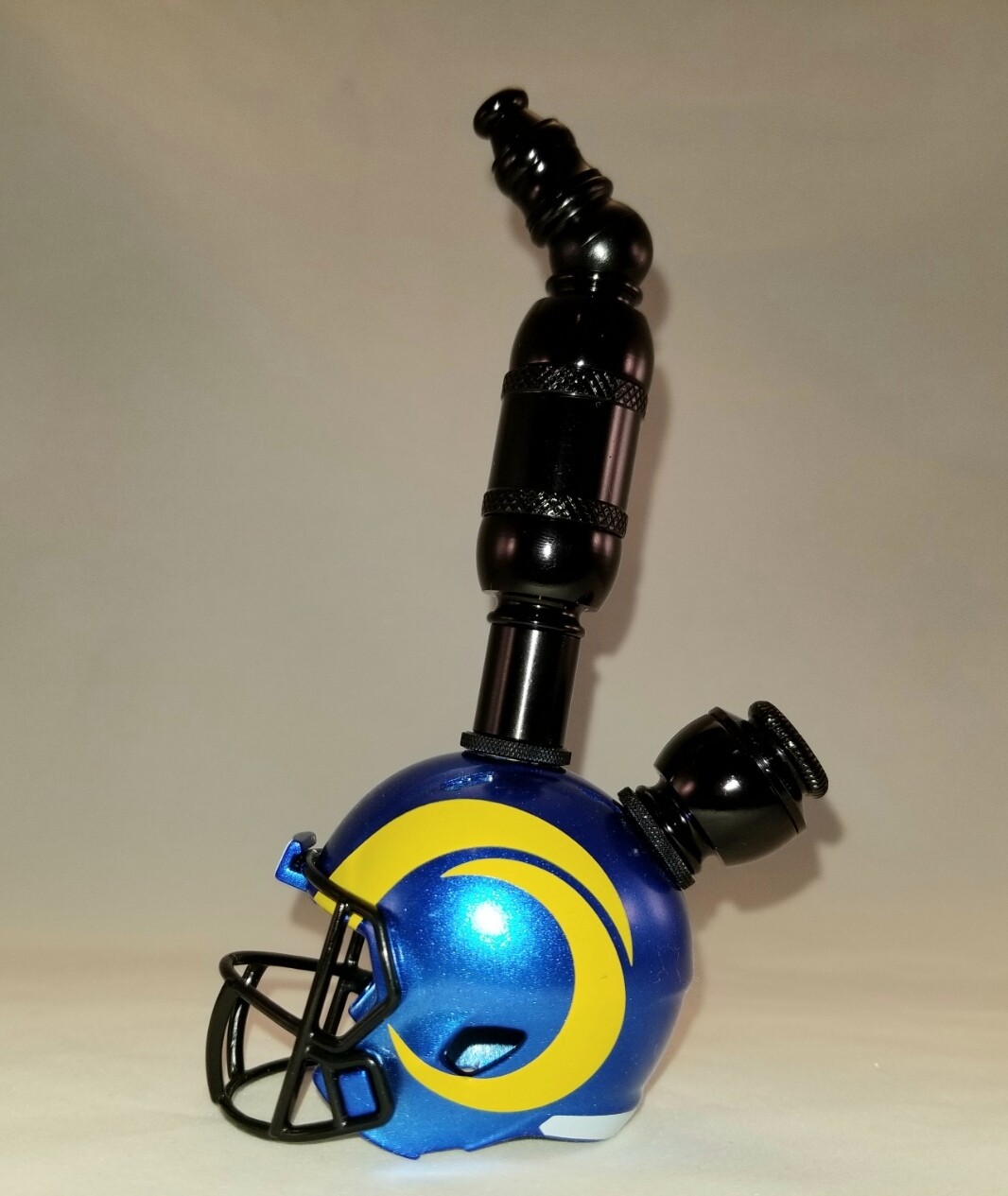 NEW LOS ANGELES RAMS NFL "BAD ASS" FOOTBALL HELMET SMOKING PIPE Upright/Black Anodized/New