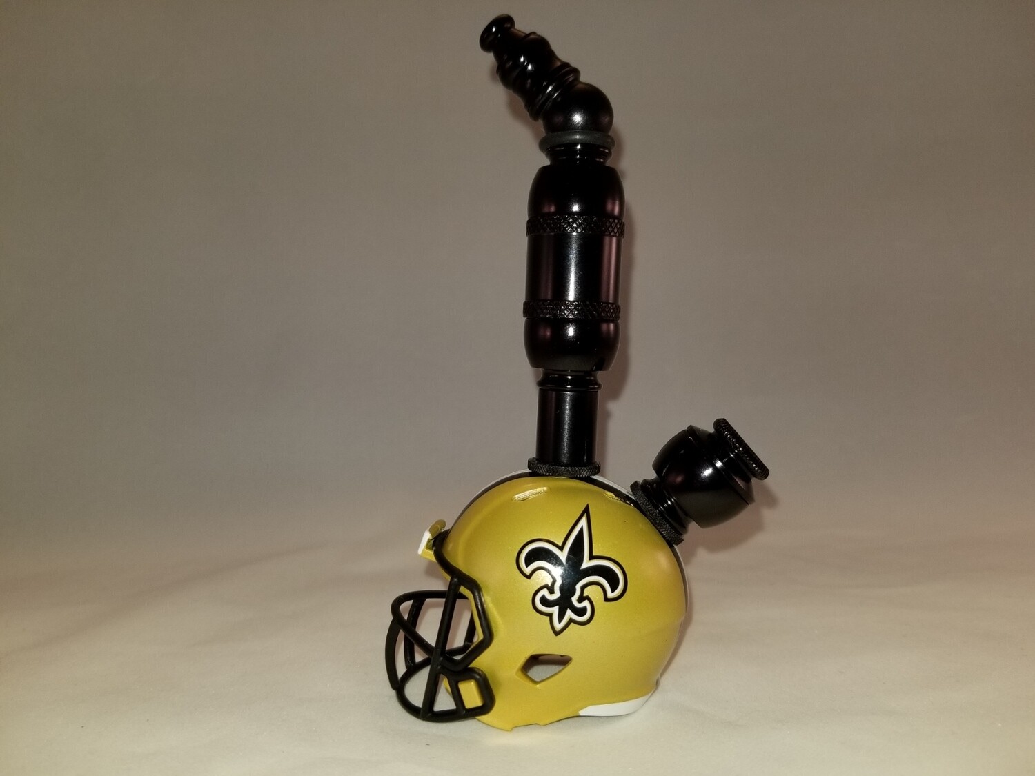 NEW ORLEANS SAINTS "BAD ASS" NFL FOOTBALL HELMET SMOKING PIPE Upright/Black Anodized