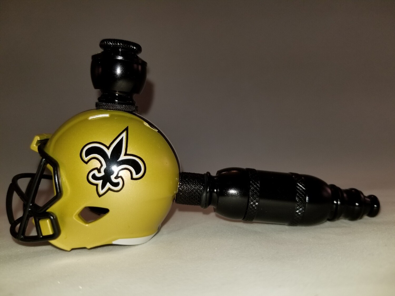 NEW ORLEANS SAINTS "BAD ASS" NFL FOOTBALL HELMET SMOKING PIPE Straight/Black Anodized