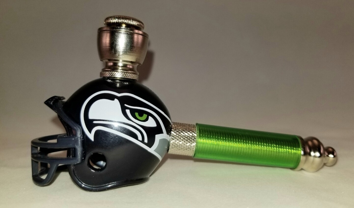 SEATTLE SEAHAWKS NFL FOOTBALL HELMET SMOKING PIPE Long Stem/Nickel