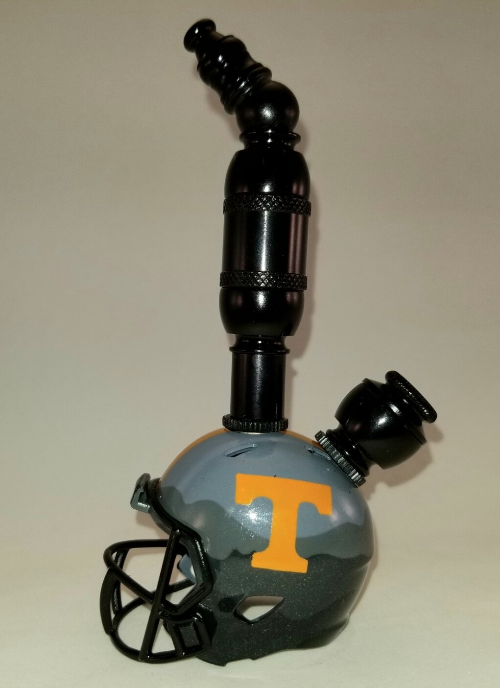 TENNESSEE VOLUNTEERS "BAD ASS" FOOTBALL HELMET SMOKING PIPE Upright/Black Anodized