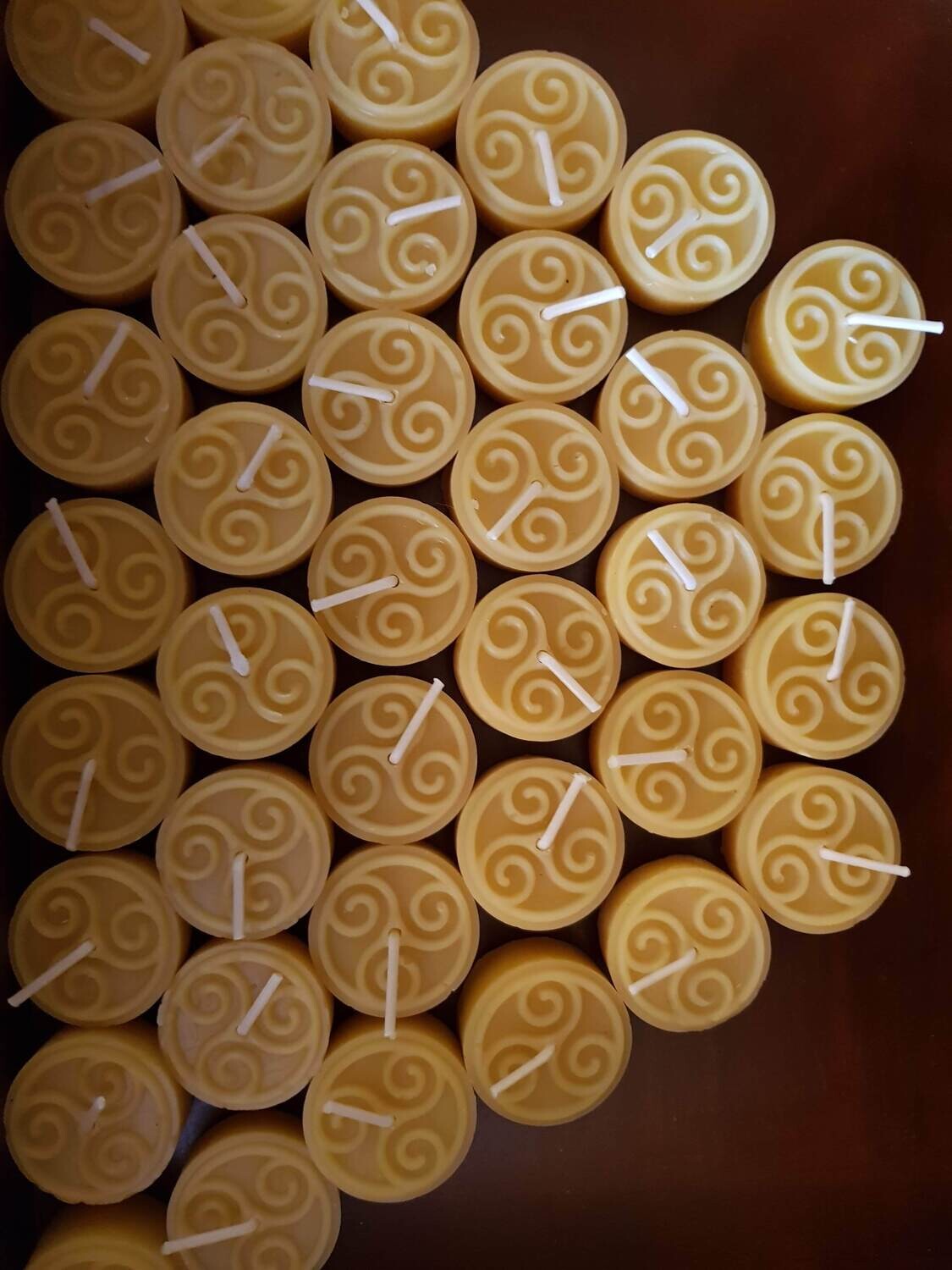 100% Beeswax Triskele Pattern Tealight