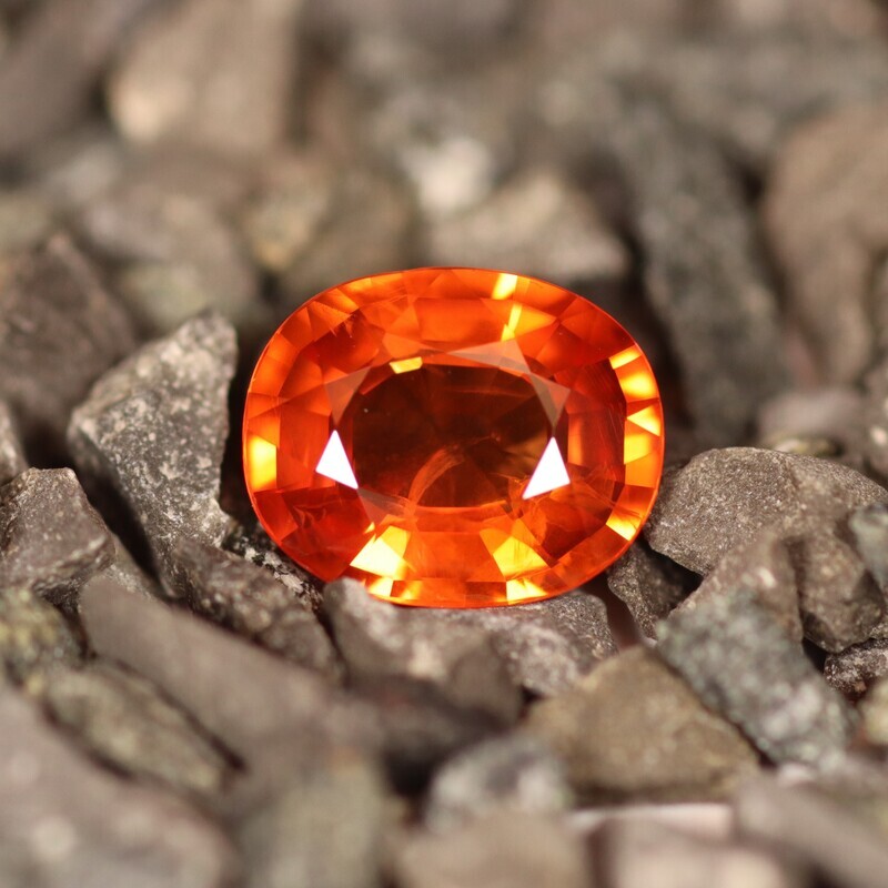 Saphir Orange Intense 3.46 Ct - Traité Saphir Orange Intense 3.46 Ct - Traité
