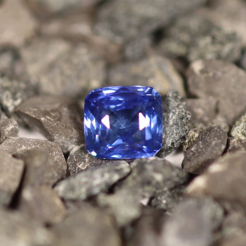 Saphir Bleu Cornflower 1.23 Ct - Chauffé Saphir Bleu Cornflower 1.23 Ct - Chauffé