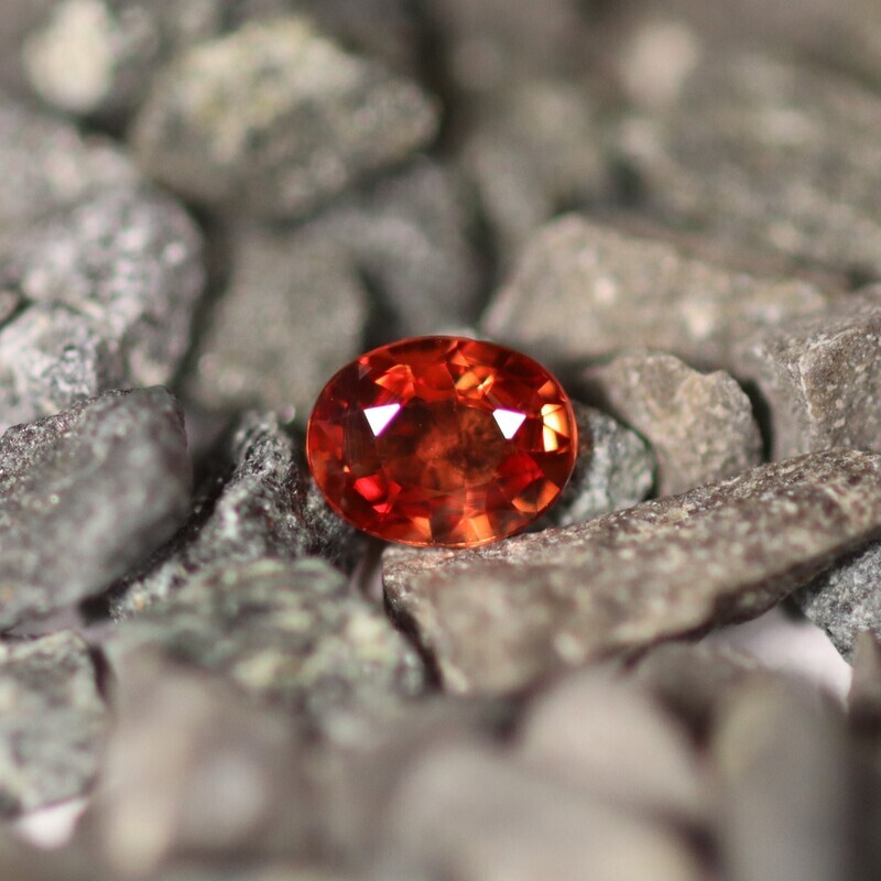 Saphir Rouge Orange 0.32 Ct - Traité Saphir Rouge Orange 0.32 Ct - Traité