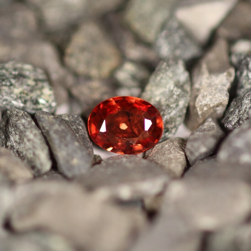 Saphir Rouge Orange 0.31 Ct - Traité Saphir Rouge Orange 0.31 Ct - Traité