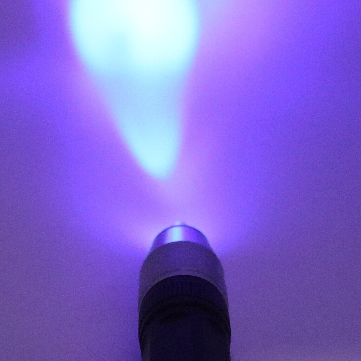 Lampe 3 Couleurs (Blanc, Jaune, UV 365Nm)