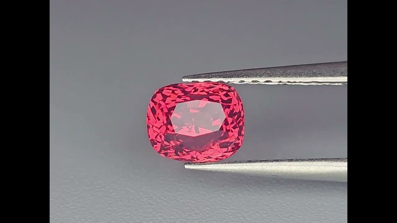 Spinelle Orange Rose Rouge 1.35 Ct