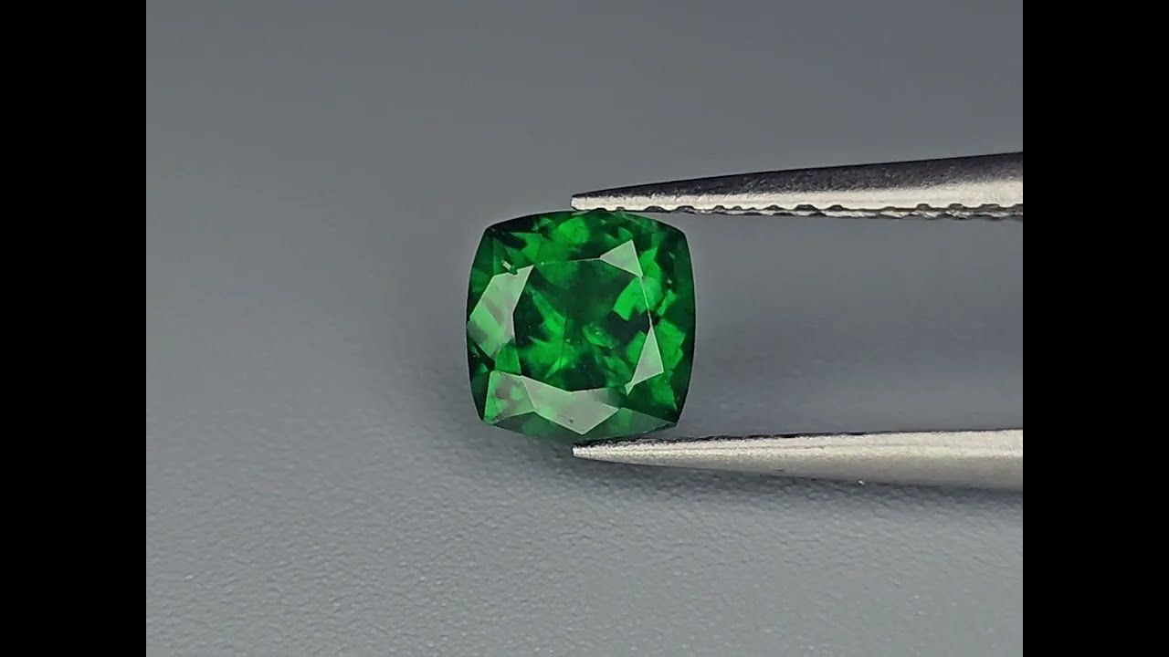Grenat Tsavorite 1.24 Ct