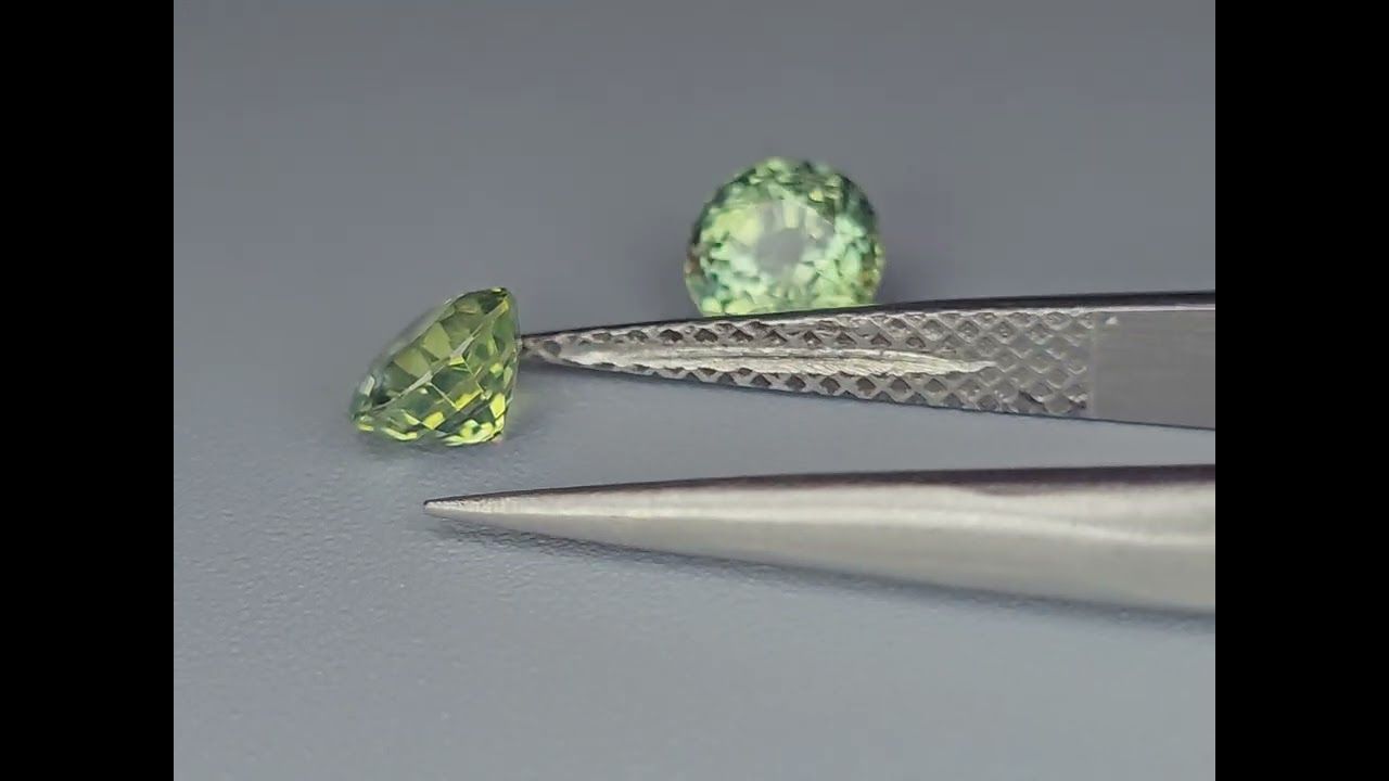 Paire de Saphirs Vert Jaune 1.47 TCt - Non chauffé